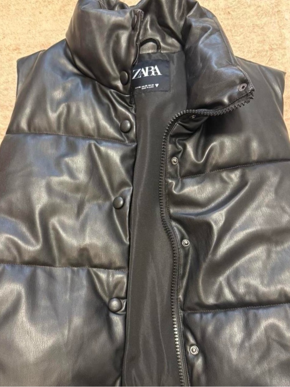 ZARA Men’s Black Puffer Vest